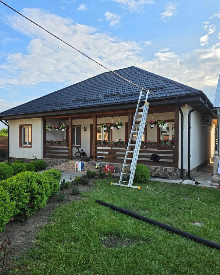 Casă cu acoperiș din țiglă metalică antracit — lucrare Liviu Construcții
