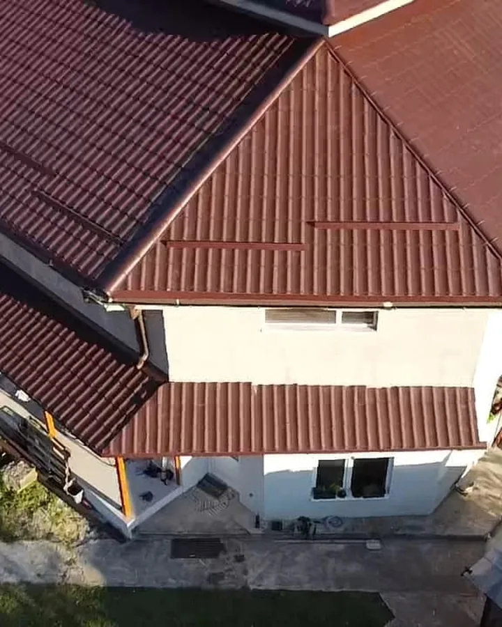 Vedere aeriană, acoperiș finalizat — lucrare Liviu Construcții