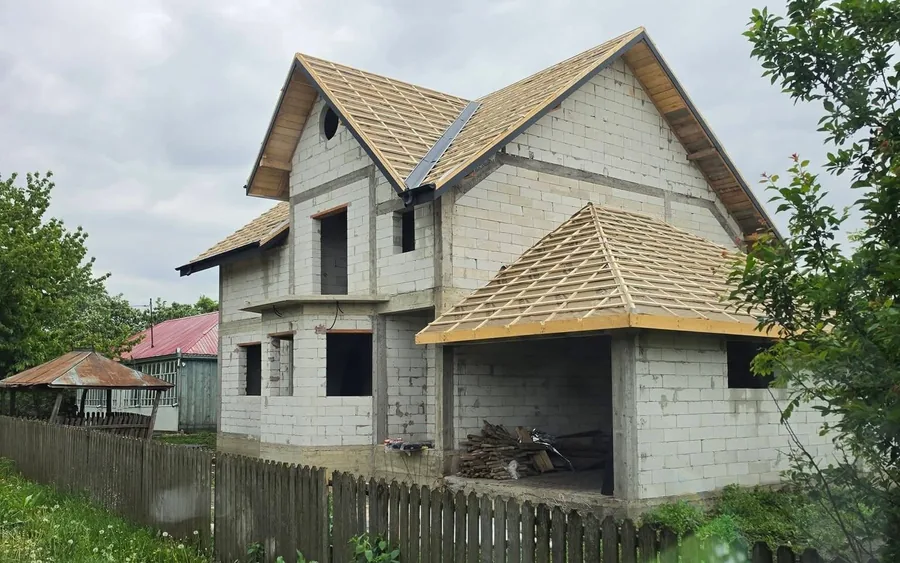 Lucrări complete de structură și învelitoare — Liviu Construcții